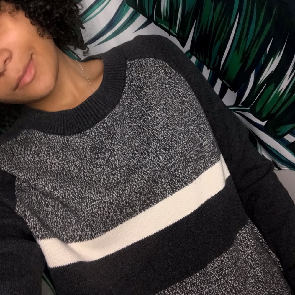 GAP Sweater - Picture 2 of 2